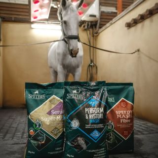 💪máme naskladnené krmivo Spillers a preto sa nezabudnite zásobiť na sviatky 🎄 nech 🐴 nemajú prázdne brušká 🍎